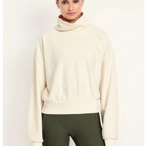 NWT Old Navy Women’s Performance Microfleece Mock-Neck Cropped Sweatshirt XS